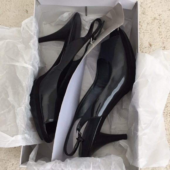 NWT(with box) Nine West black patent leather heels - Picture 8 of 8